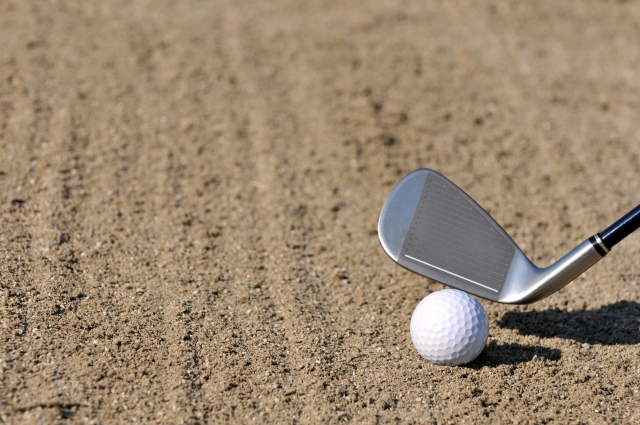 バンカーショットの打ち方完全ガイド｜一発脱出の5つのポイントと効果的な練習法